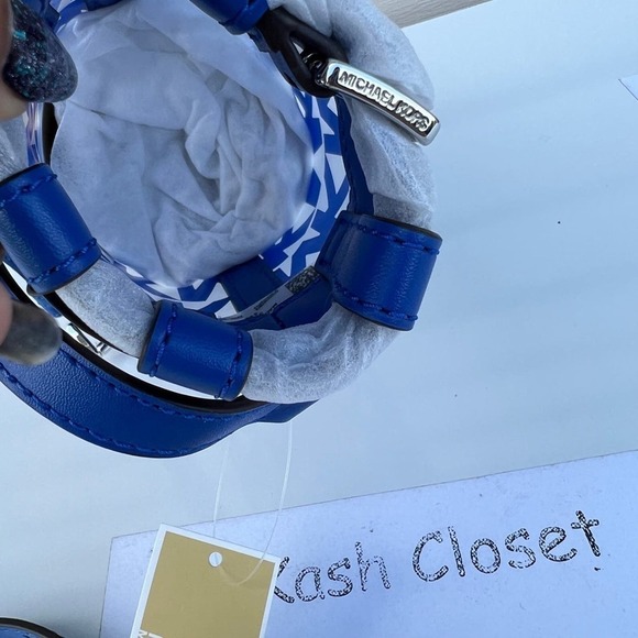 Michael Kors Water Bottle Crossbody Holder MK Giftable Electric Blue - Picture 2 of 10